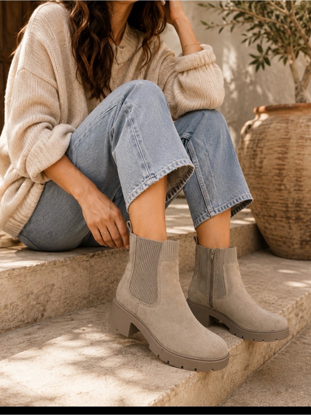 No Boundaries Taupe Chelsea Zip Ankle Lug Sole Ankle Boots Size 9